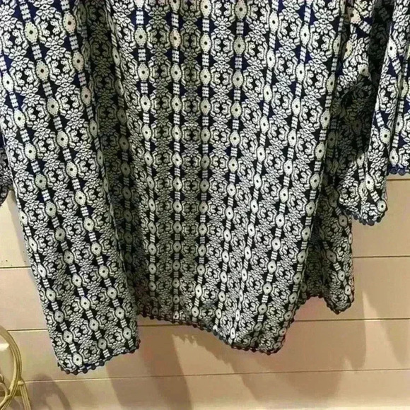 Eyeshadow Blue Paisley tunic, 1X - Picture 9 of 9